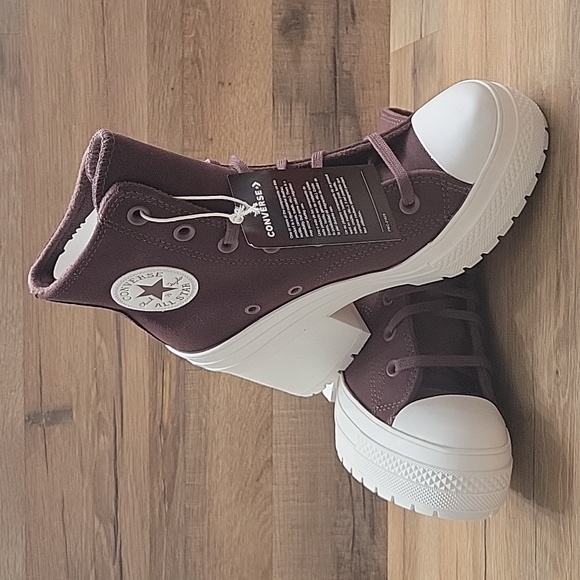 Converse Boots Brand new in the box no lid. - Picture 2 of 12